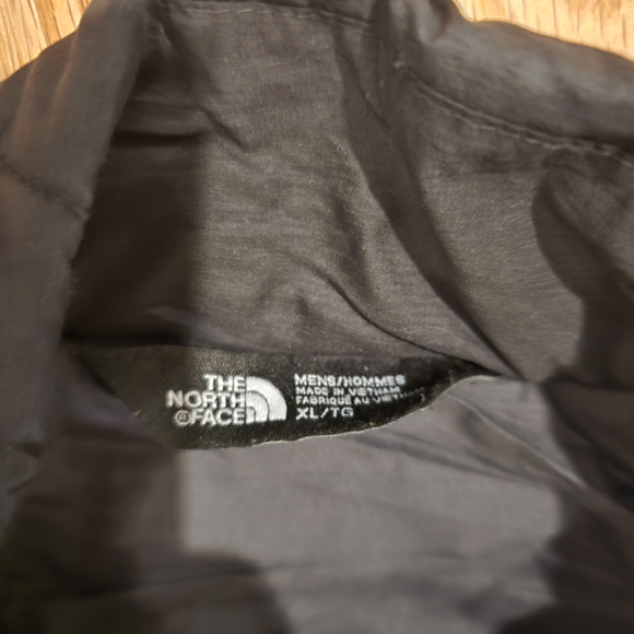 The North Face Men's Quilted Black Puffer Jacket - Picture 2 of 2